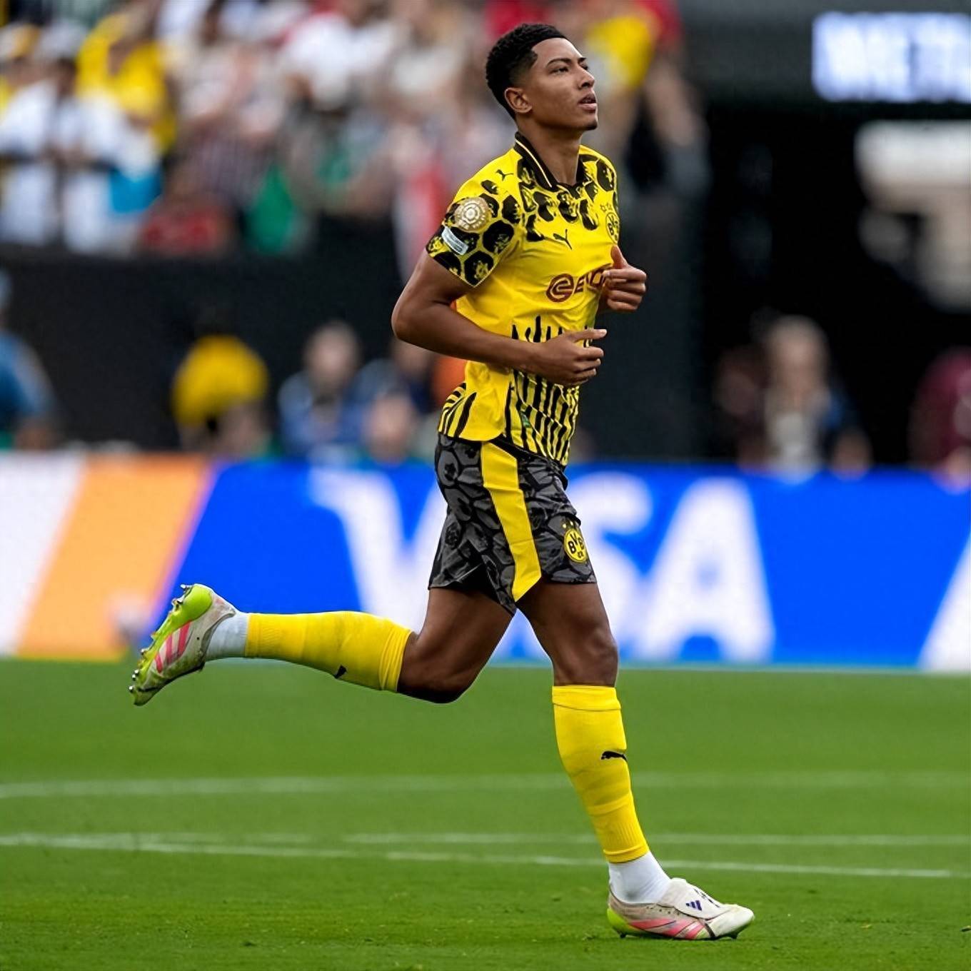 爱游戏中国-赛地聚焦——德国杯国际比赛日热度飙升；多特蒙德复出首秀；媒体盛赞；球队文化再被提及的简单介绍