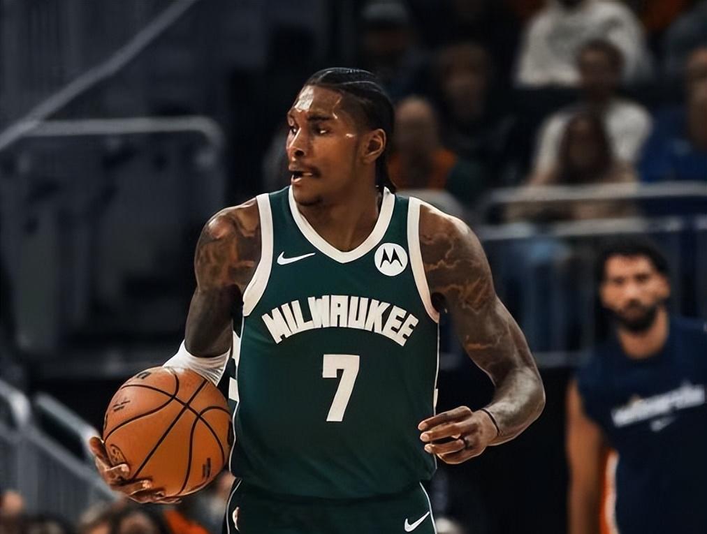 包含密尔沃基雄鹿发布备战花絮;关键时刻官宣签约;欧篮联任务艰巨;资深球员宣示担当的词条 包含密尔沃基雄鹿发布备战花絮;关键时刻官宣签约;欧篮联任务艰巨;资深球员宣示担当的词条