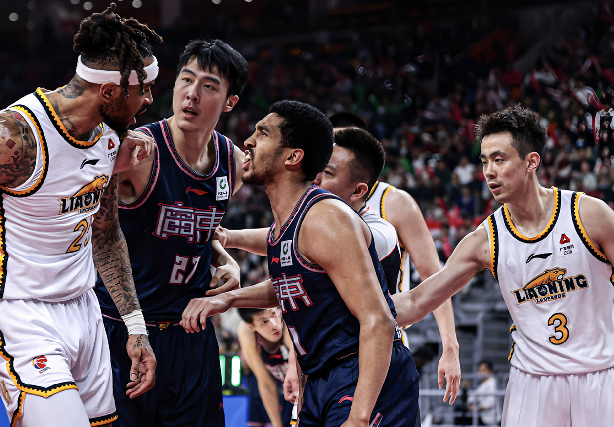 aiyouxi-里程碑夜密尔沃基雄鹿篮板制胜，CBA季后赛集结日刷纪录，质疑声仍在，赛程密集仍需轮换的简单介绍